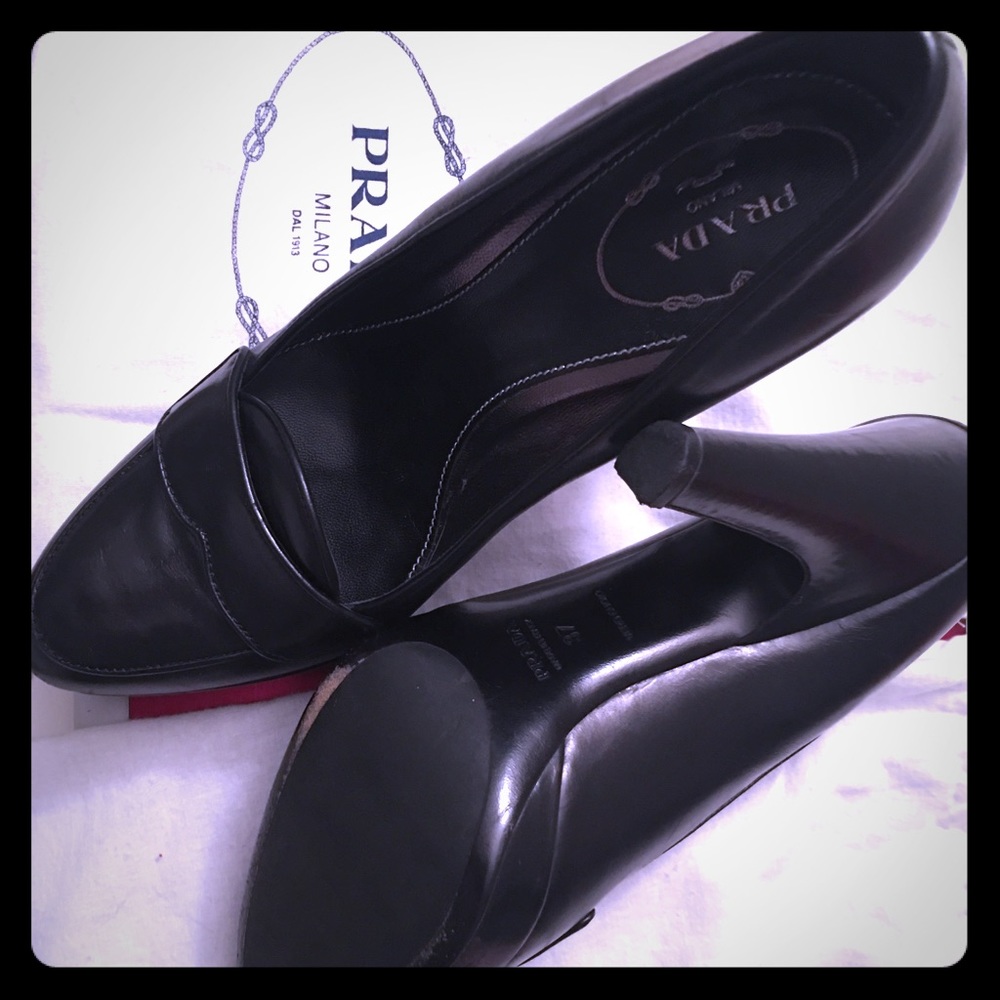 EUC Prada loafers